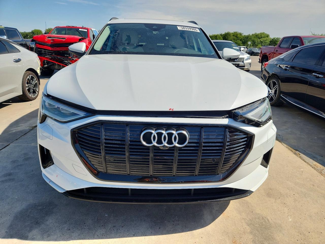 2022 Audi E-Tron Premium - Фото 5