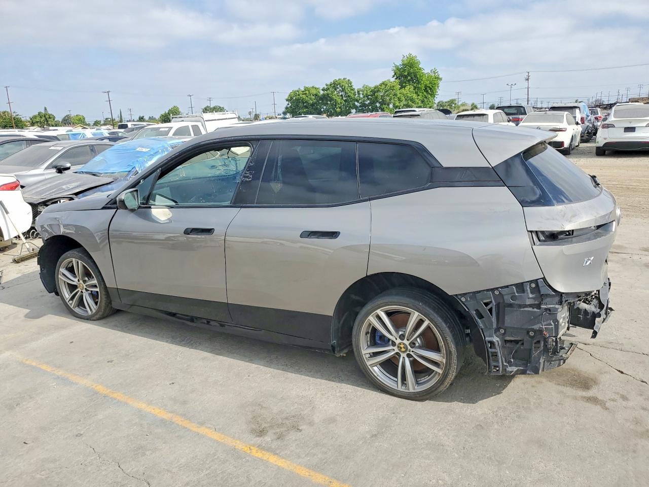 2024 BMW Ix xDrive50 - Фото 2