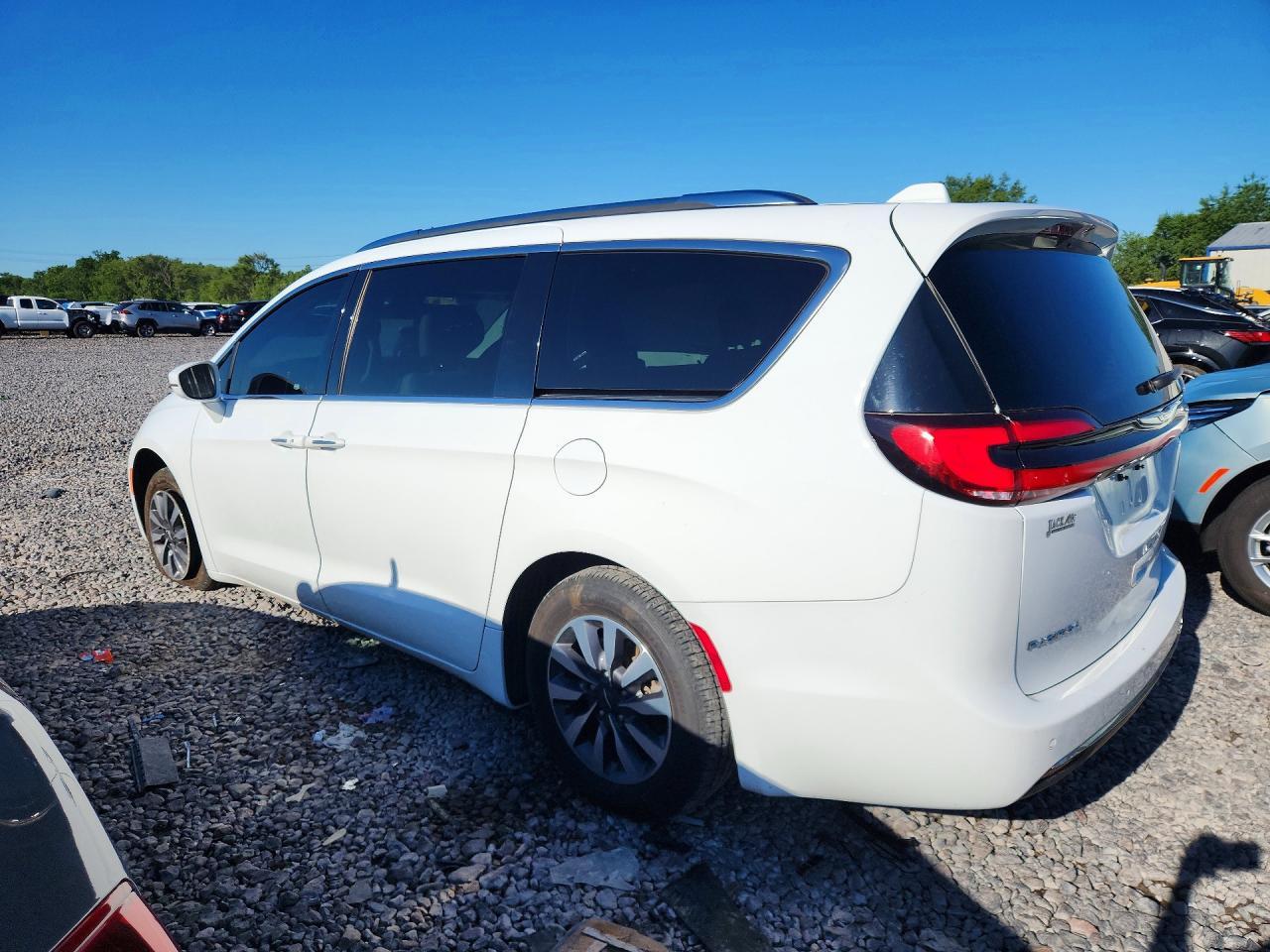 2021 Chrysler Pacifica Touring L - Фото 2