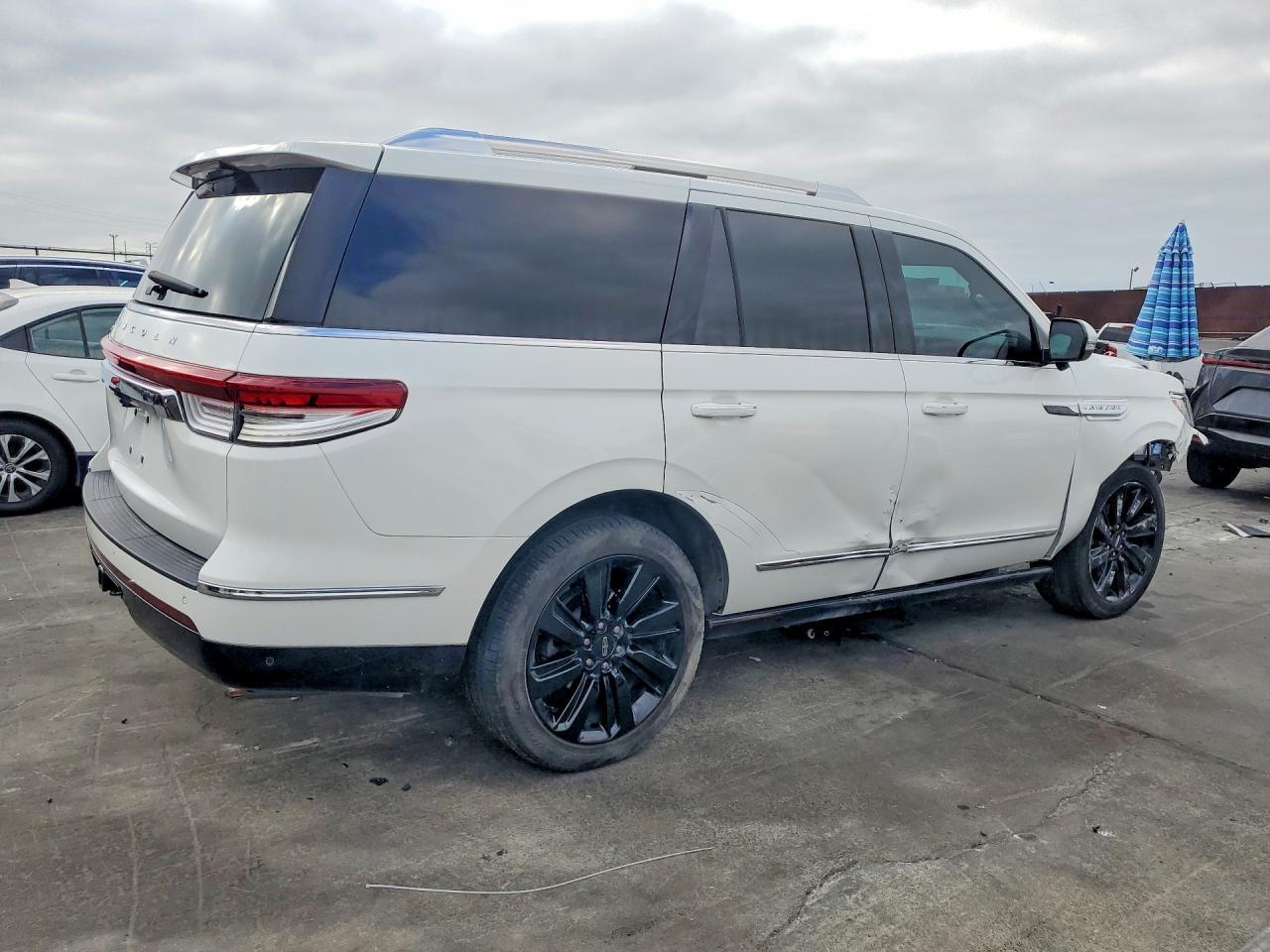 2024 Lincoln Navigator Reserve - Image 3