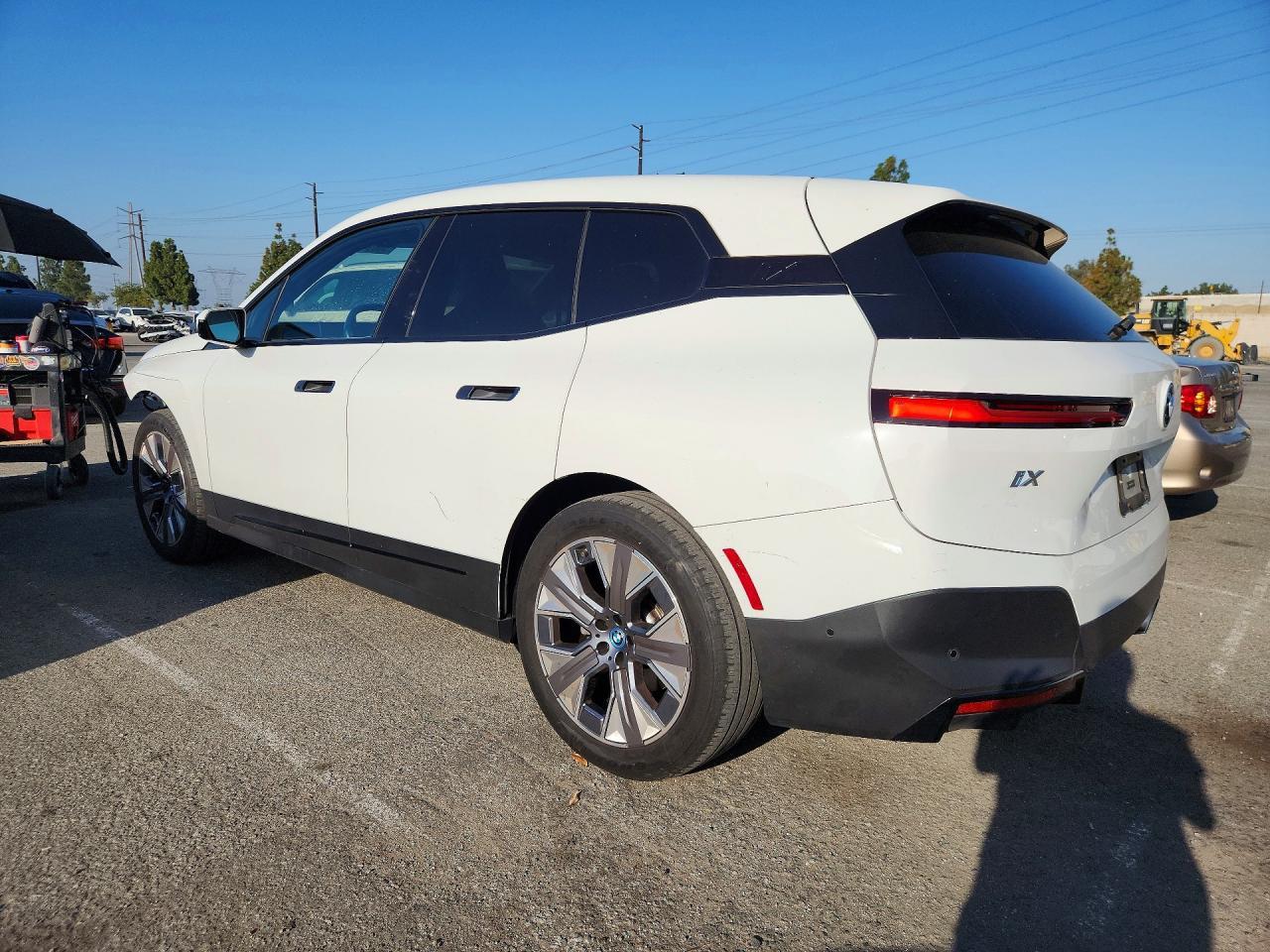 2025 BMW Ix xDrive50 - Фото 2