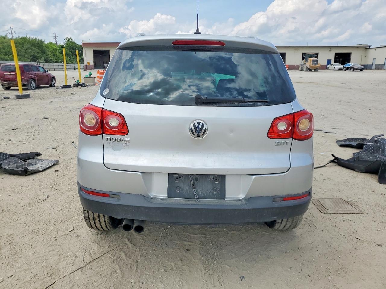 2011 Volkswagen Tiguan S - Image 6