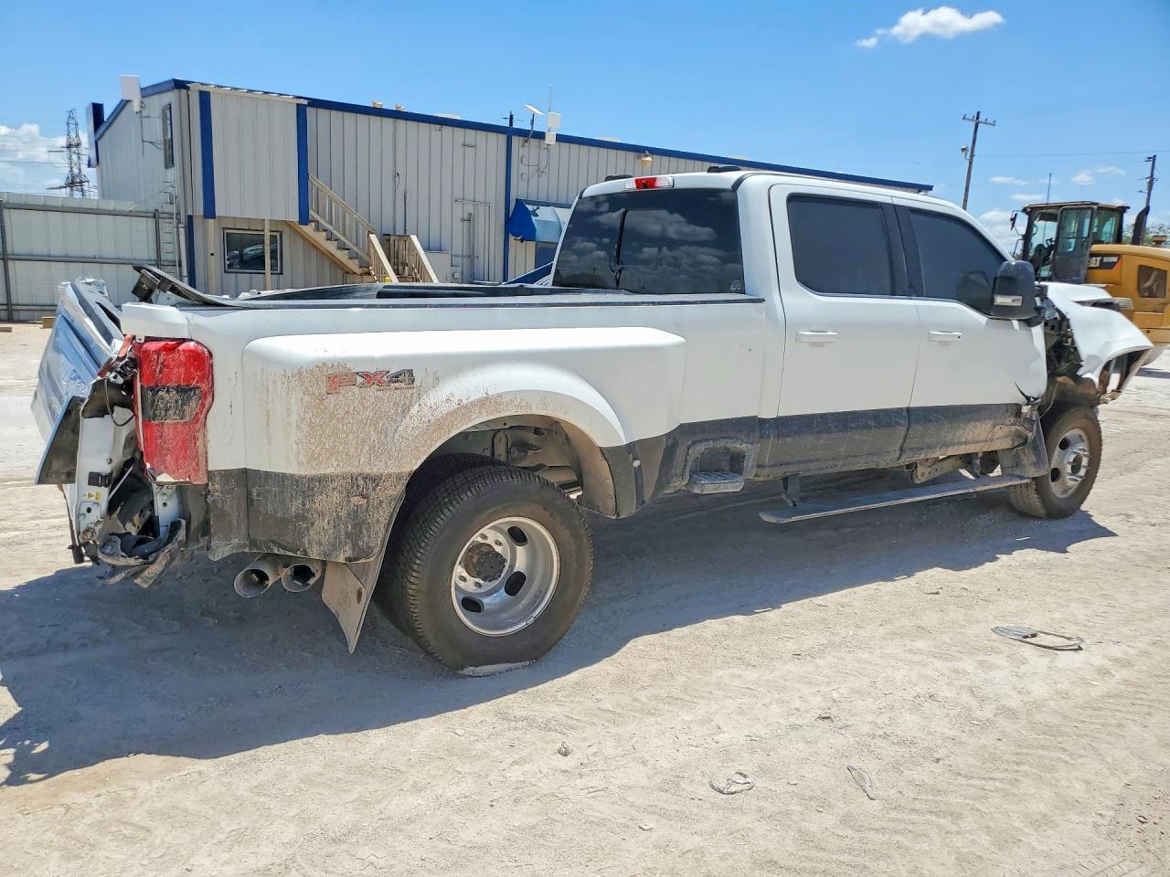 2024 Ford F350 Super Duty - Фото 3