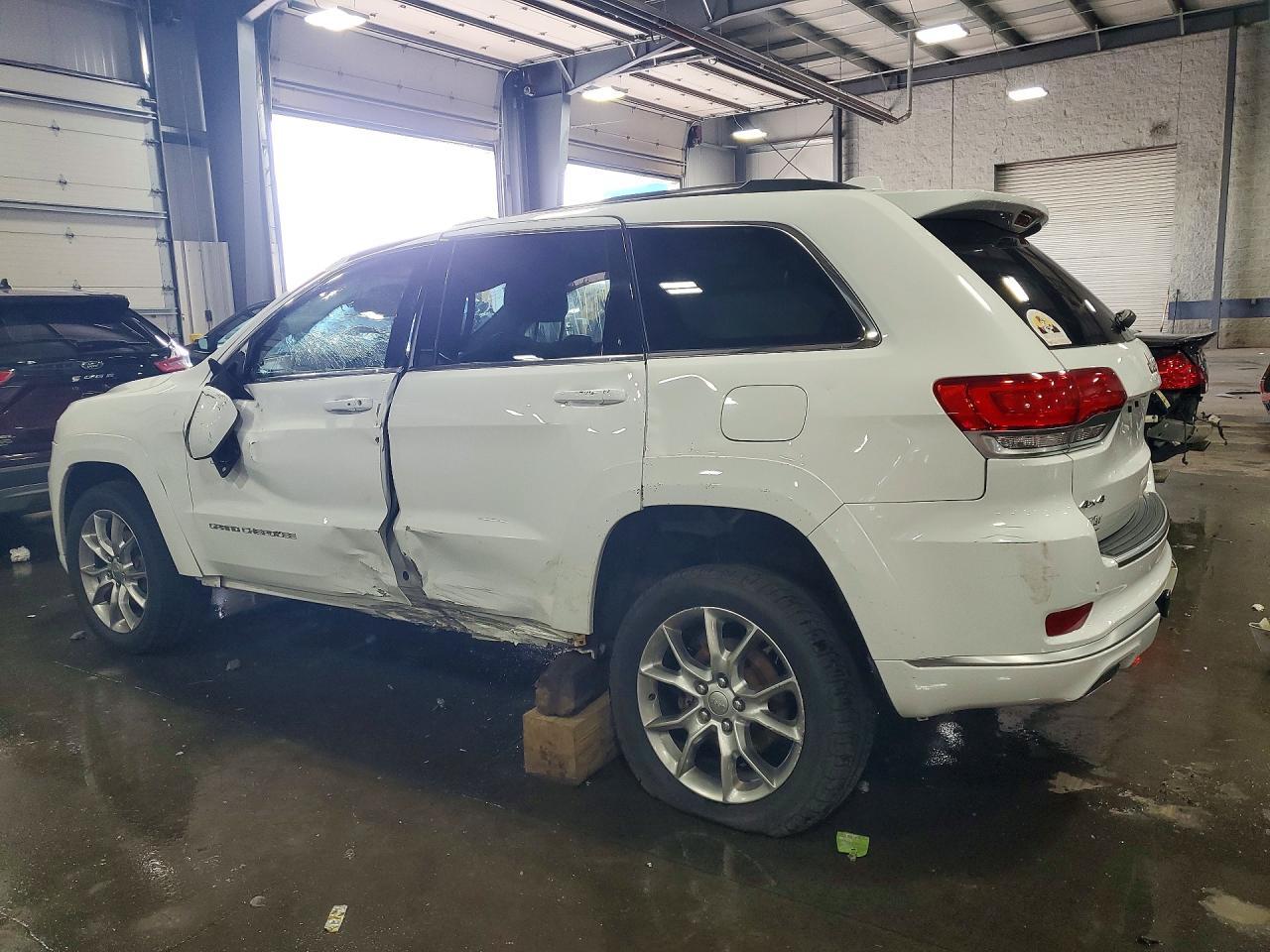 2016 Jeep Grand Cherokee Summit - Image 2