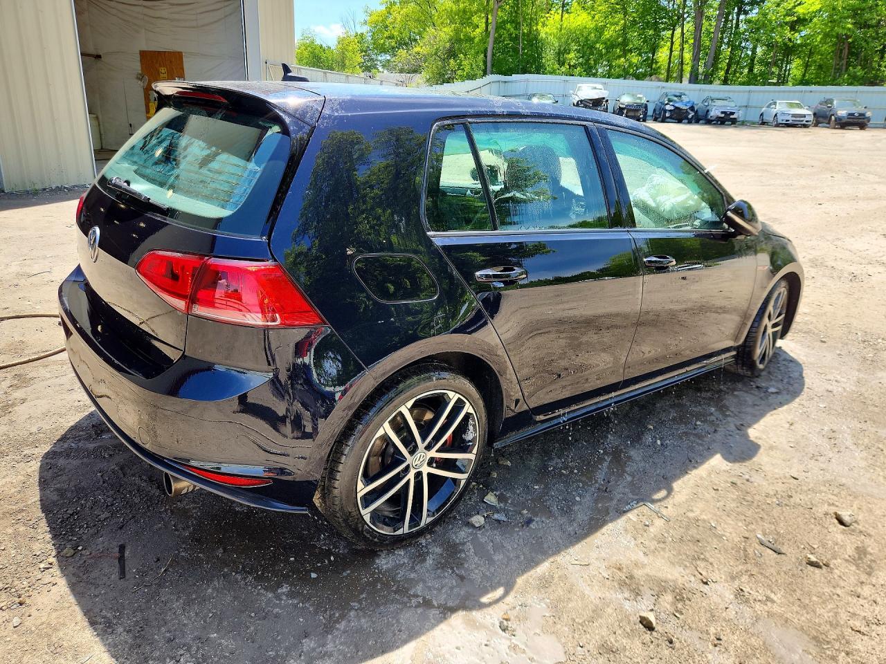 2017 Volkswagen Gti Sport/Se/Autobahn - Image 3