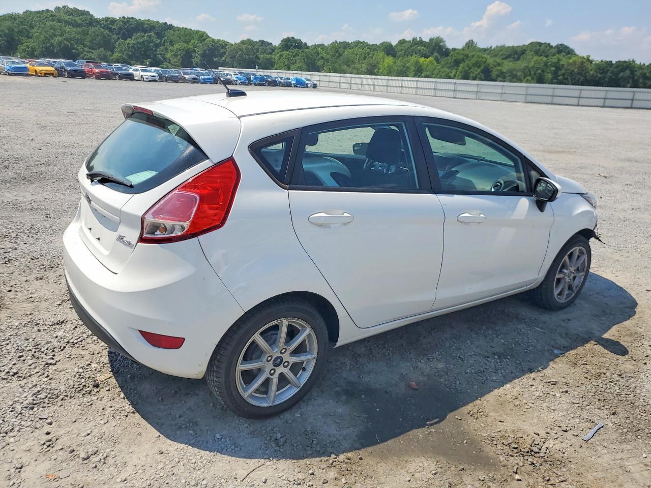 2019 Ford Fiesta Se - Фото 3