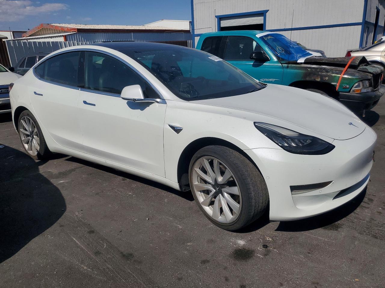 2020 Tesla Model 3 - Фото 4
