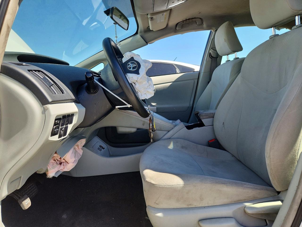 2015 Toyota Prius Two - Image 7