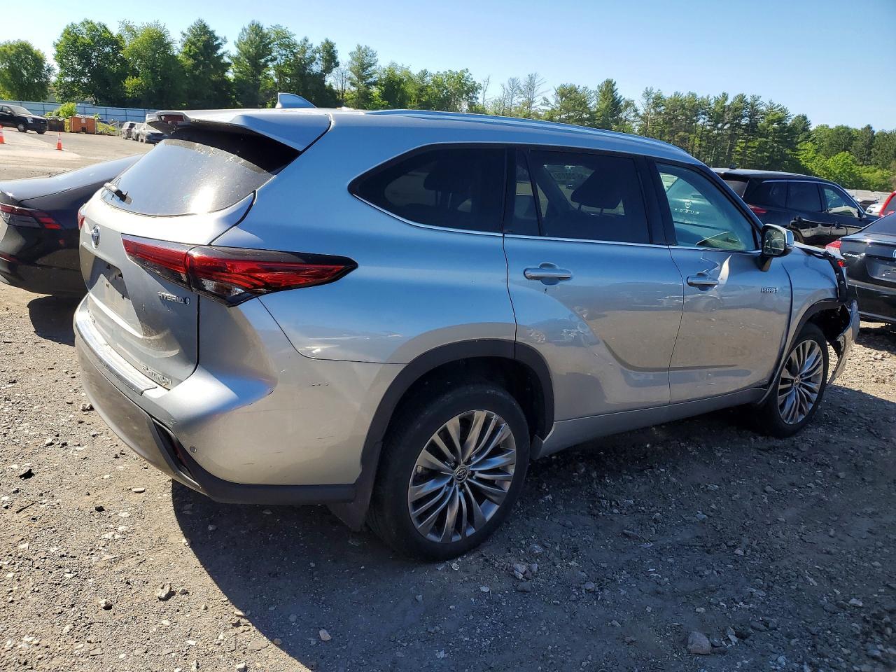 2021 Toyota Highlander Hybrid Platinum - Фото 3
