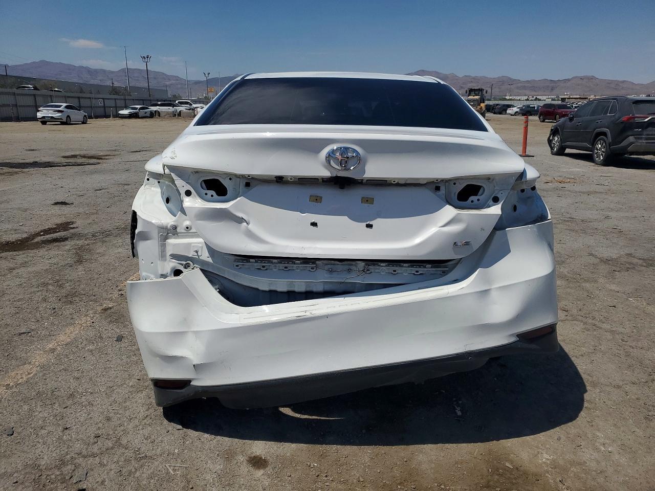 2018 Toyota Camry Le - Фото 6