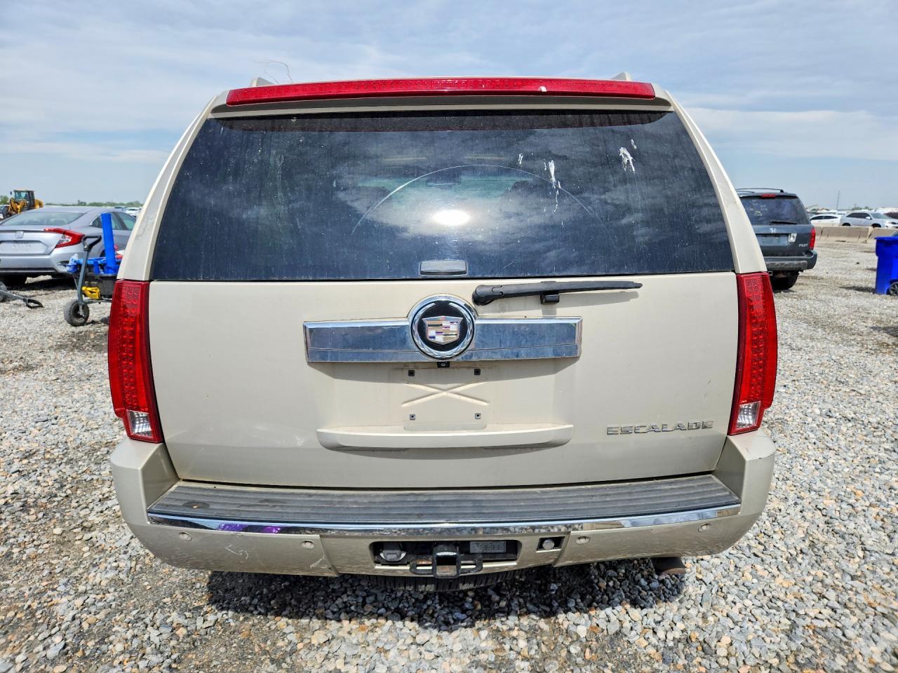 2008 Cadillac Escalade Luxury - Image 6