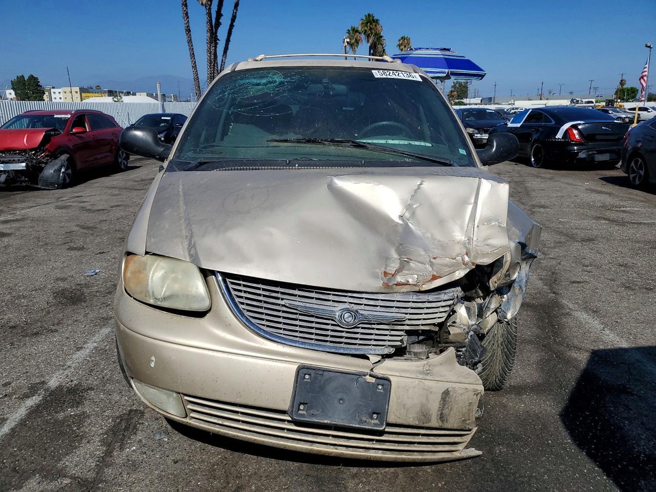 2001 Chrysler Town & Country Limited - Фото 5