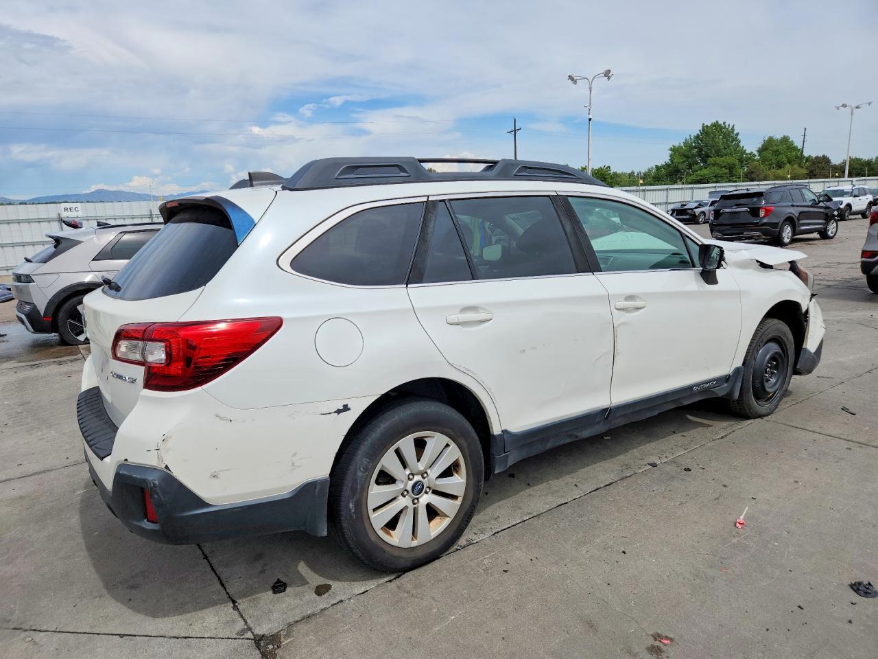 2019 Subaru Outback 2.5I Premium - Image 3