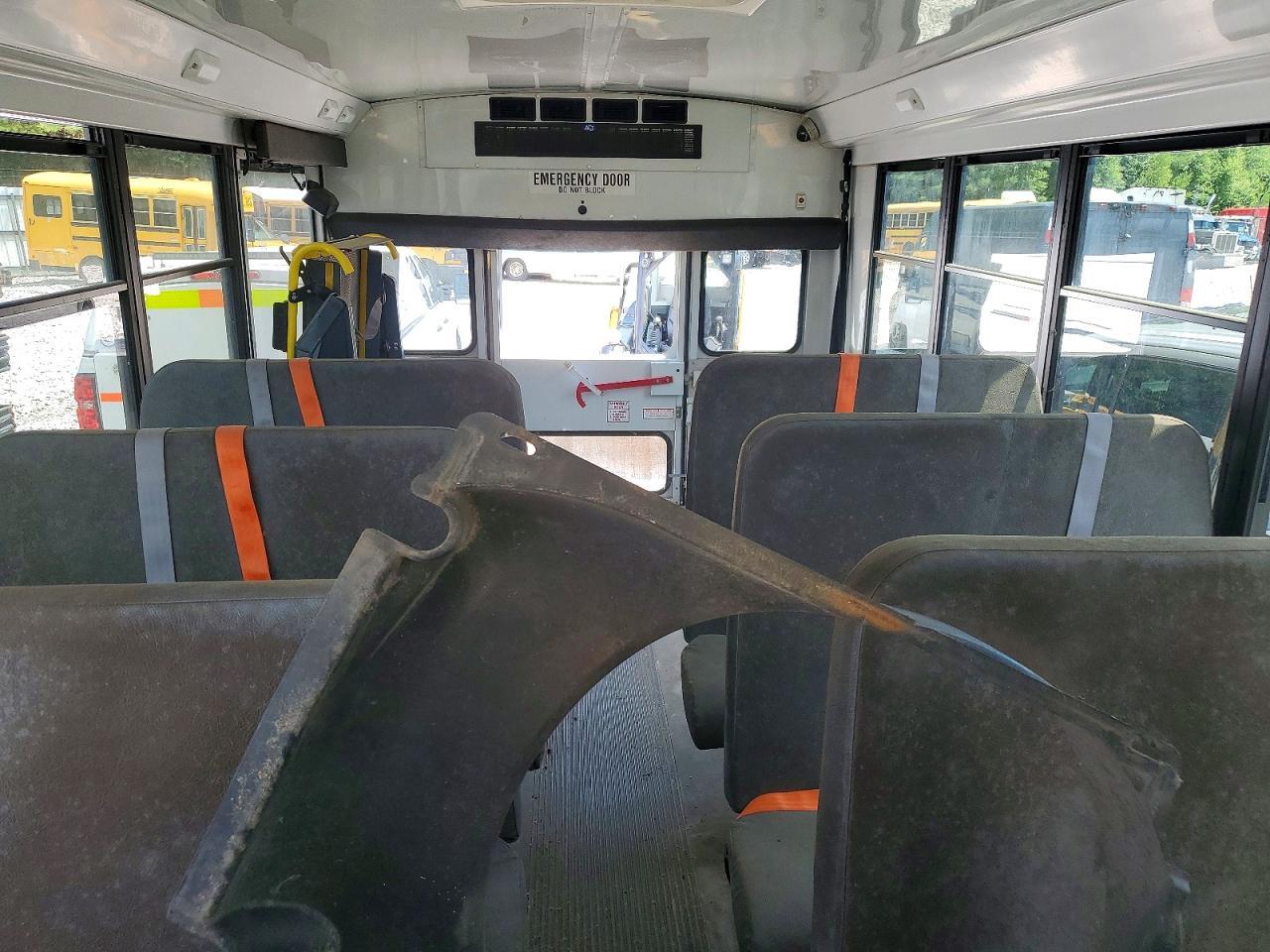 2012 Chevrolet Express G4 - School Bus - Фото 6