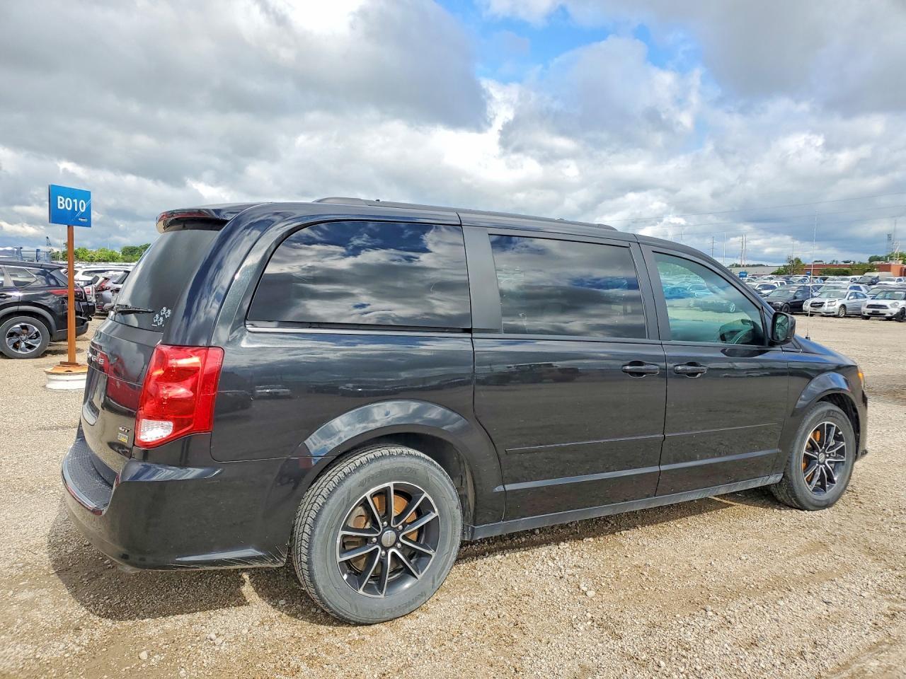 2017 Dodge Grand Caravan - Image 3
