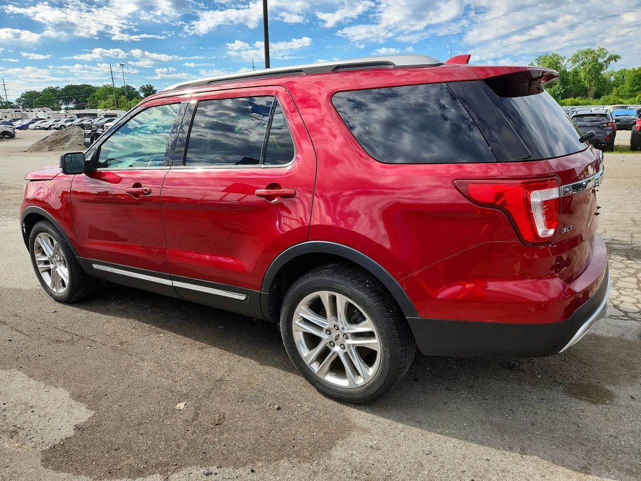 2016 Ford Explorer Xlt - Image 2