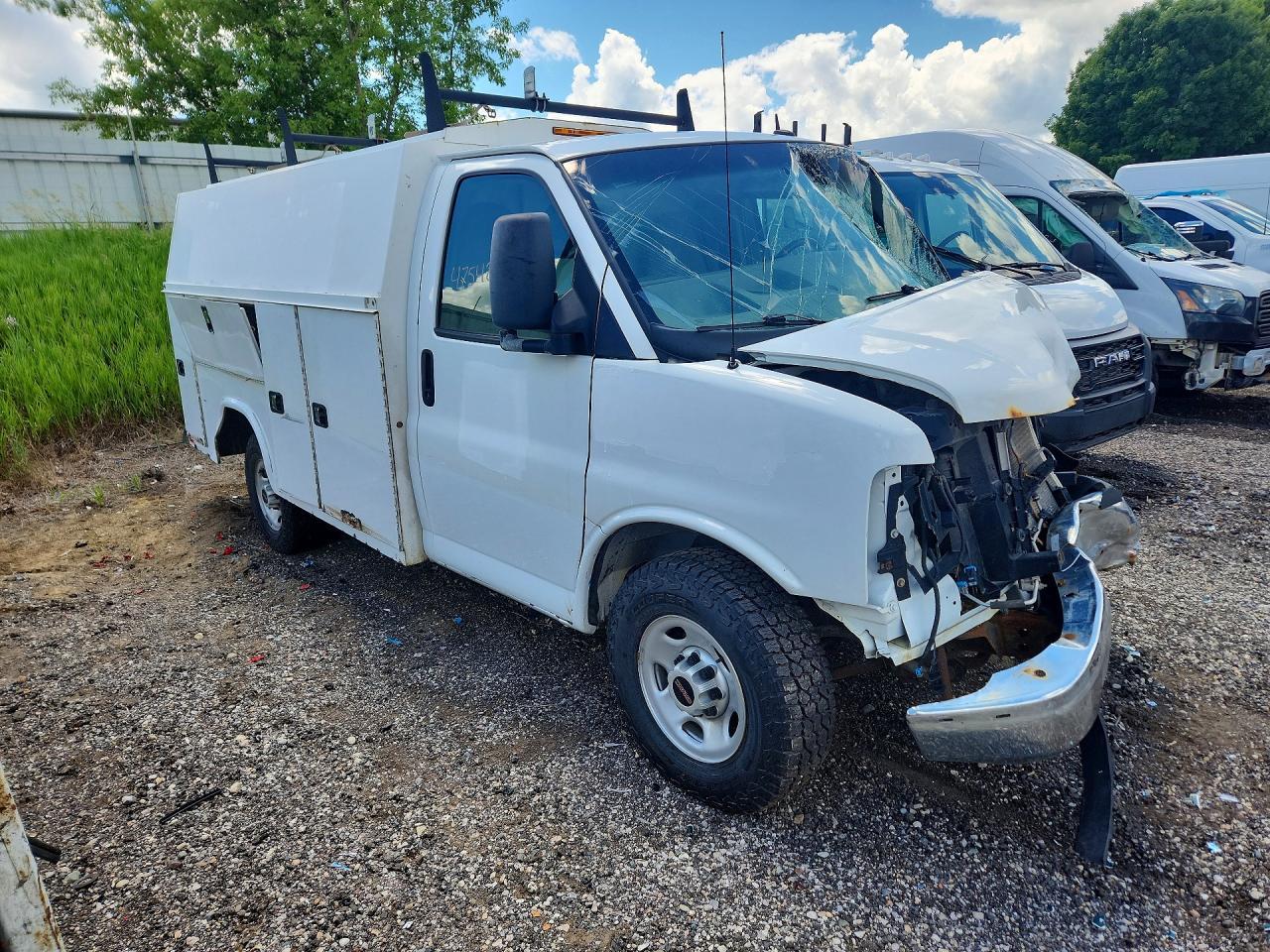 2015 GMC Savana Utility / Service Truck - Image 4