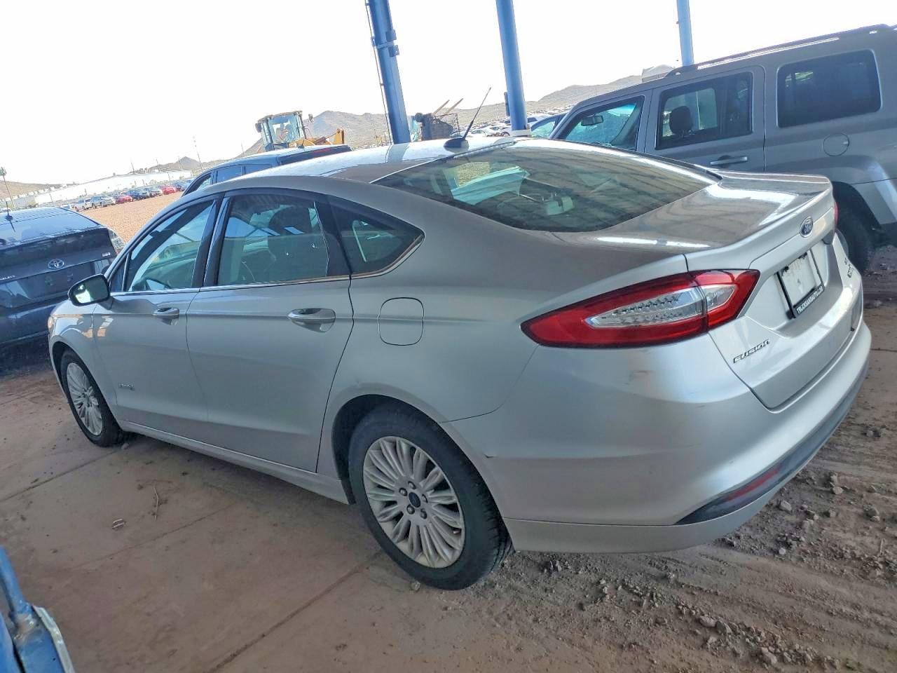 2014 Ford Fusion Se Hybrid - Image 2
