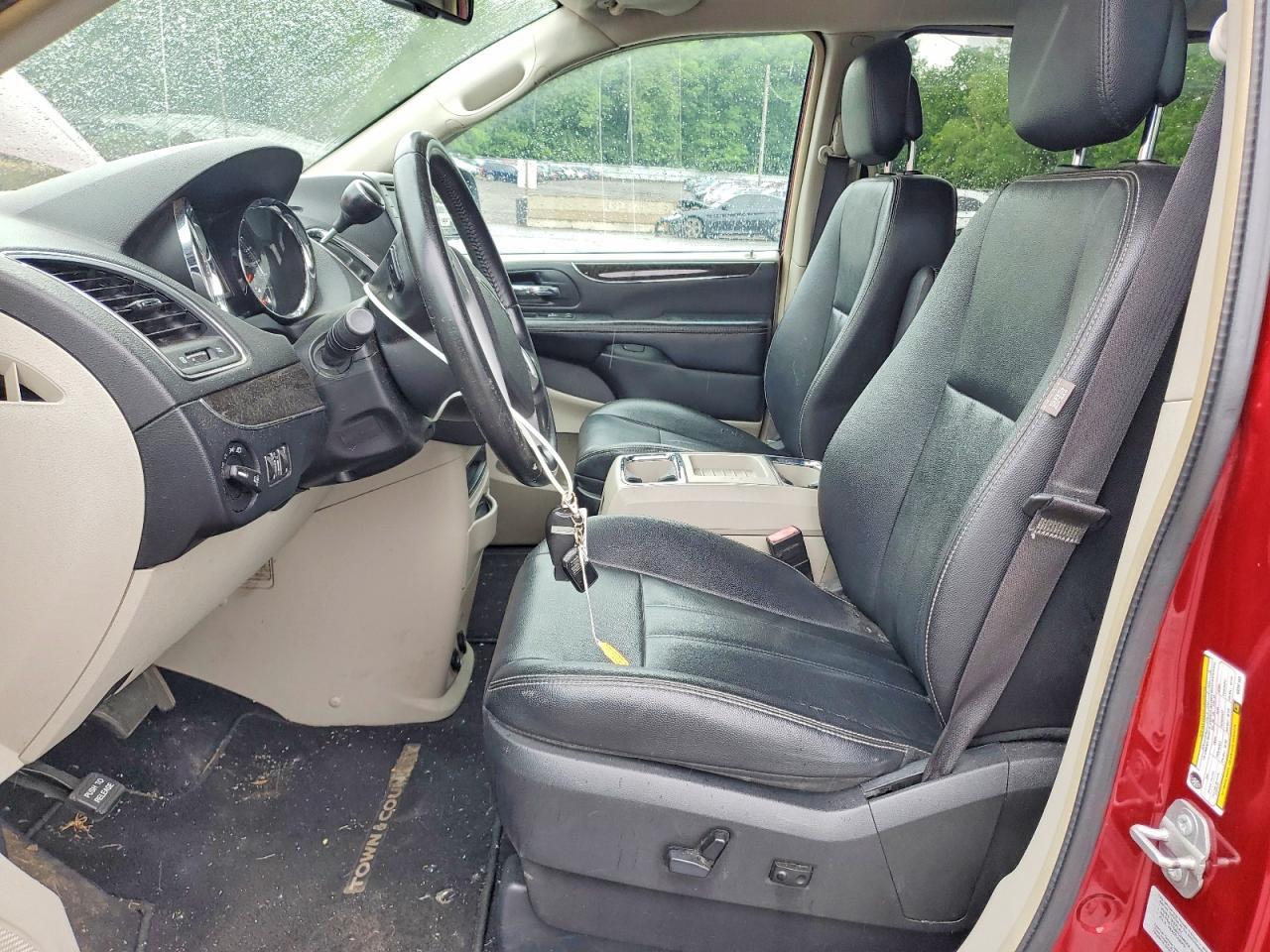 2016 Chrysler Town & Country Touring - Фото 7