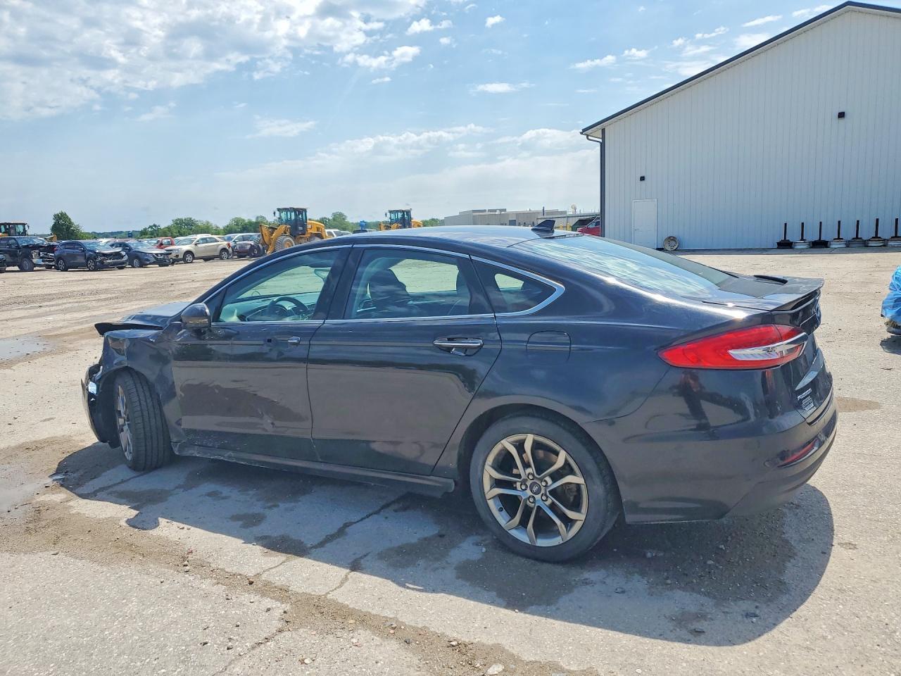 2020 Ford Fusion Titanium - Фото 2