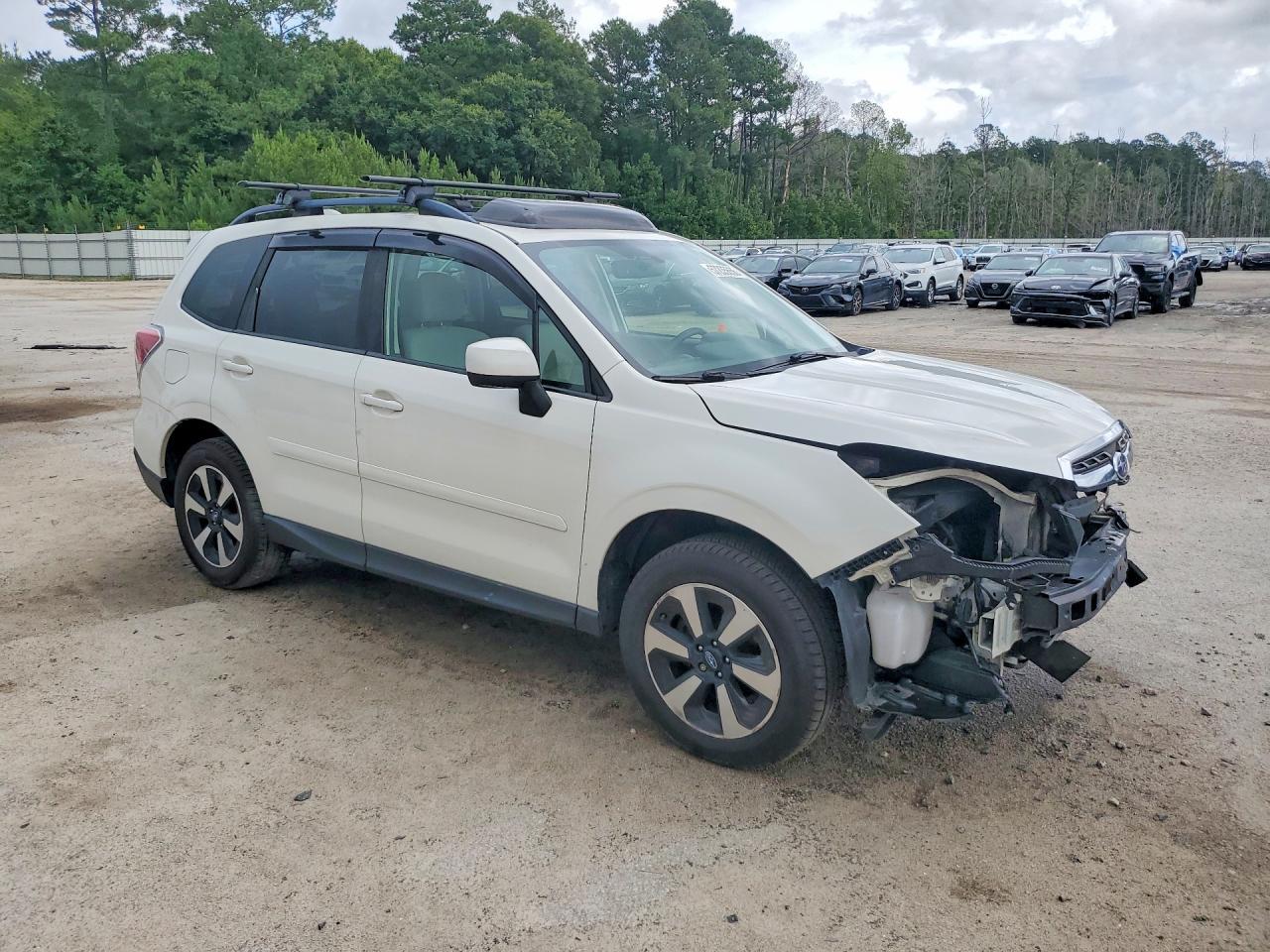 2017 Subaru Forester 2.5I Premium - Image 4