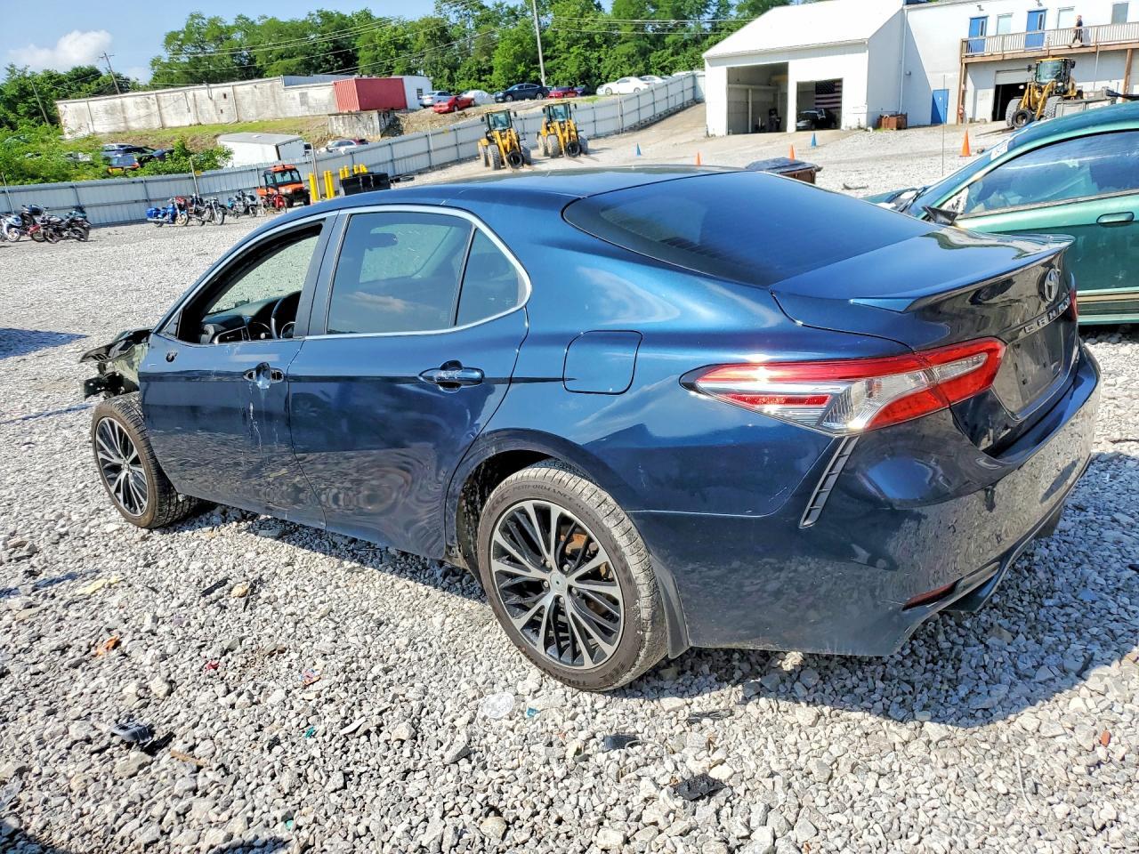 2018 Toyota Camry Se - Фото 2