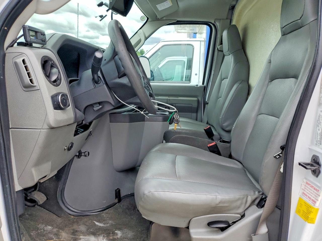 2023 Ford E350 Refrigerated Box Truck - Фото 7