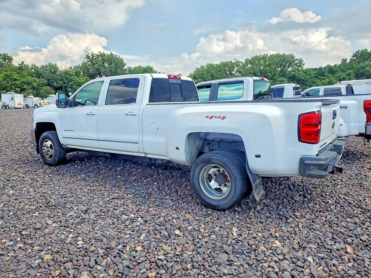 2015 Chevrolet Silverado K3500 Ltz - Image 2