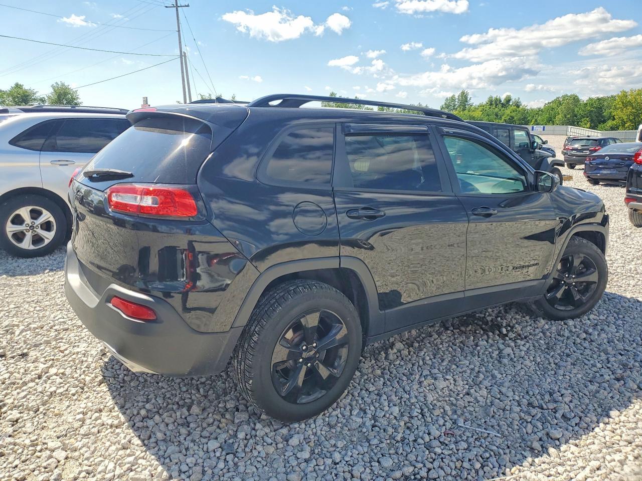 2016 Jeep Cherokee Latitude - Image 3