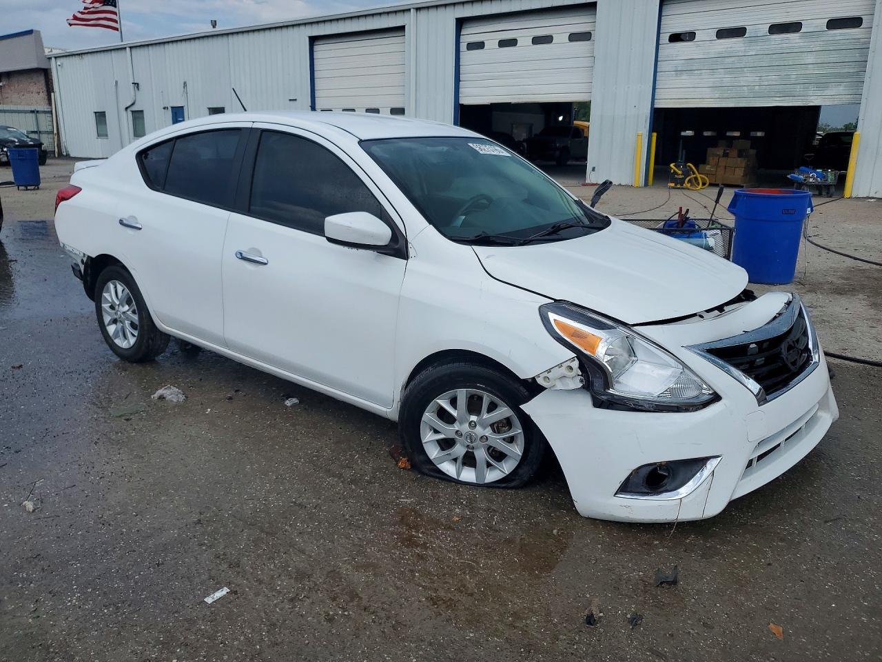 2019 Nissan Versa Sv - Image 4