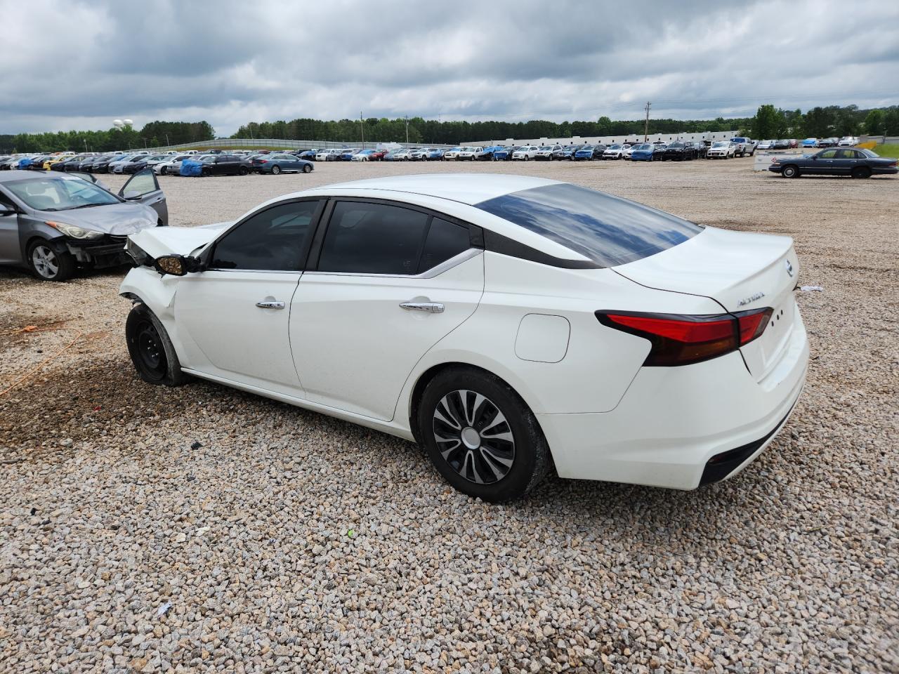 2022 Nissan Altima S - Image 2