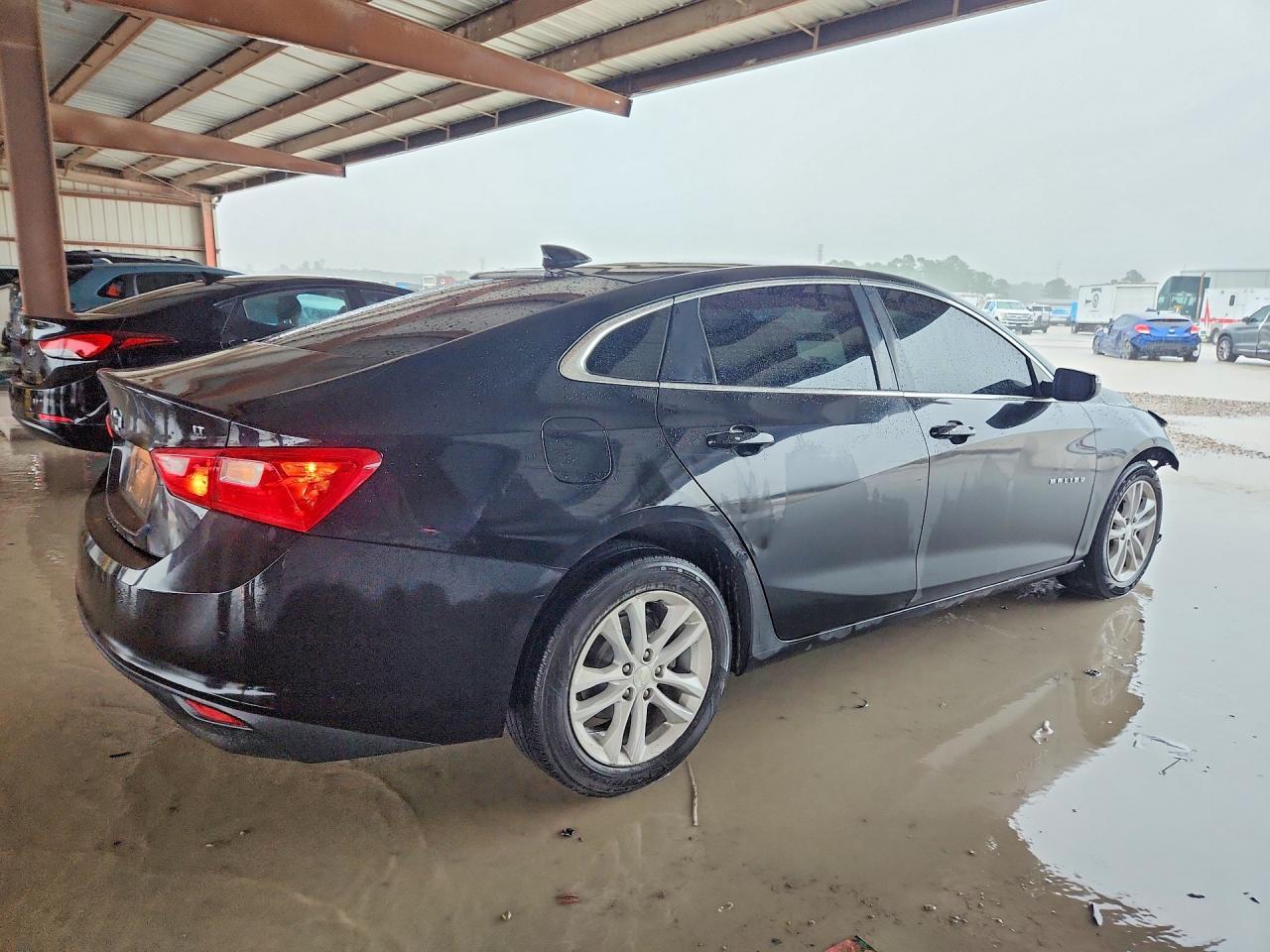 2017 Chevrolet Malibu Lt - Image 3
