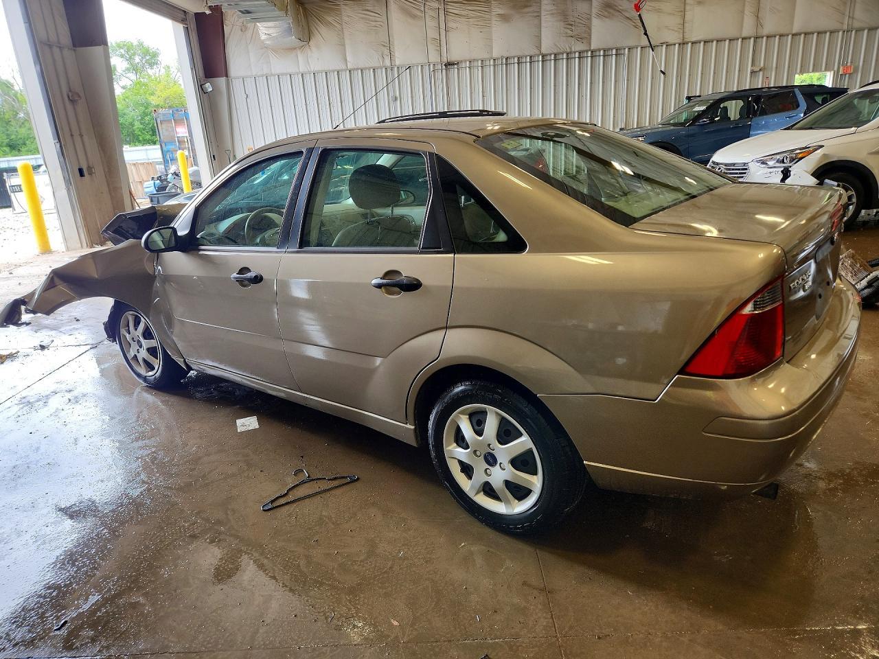 2005 Ford Focus Zx4 - Image 2