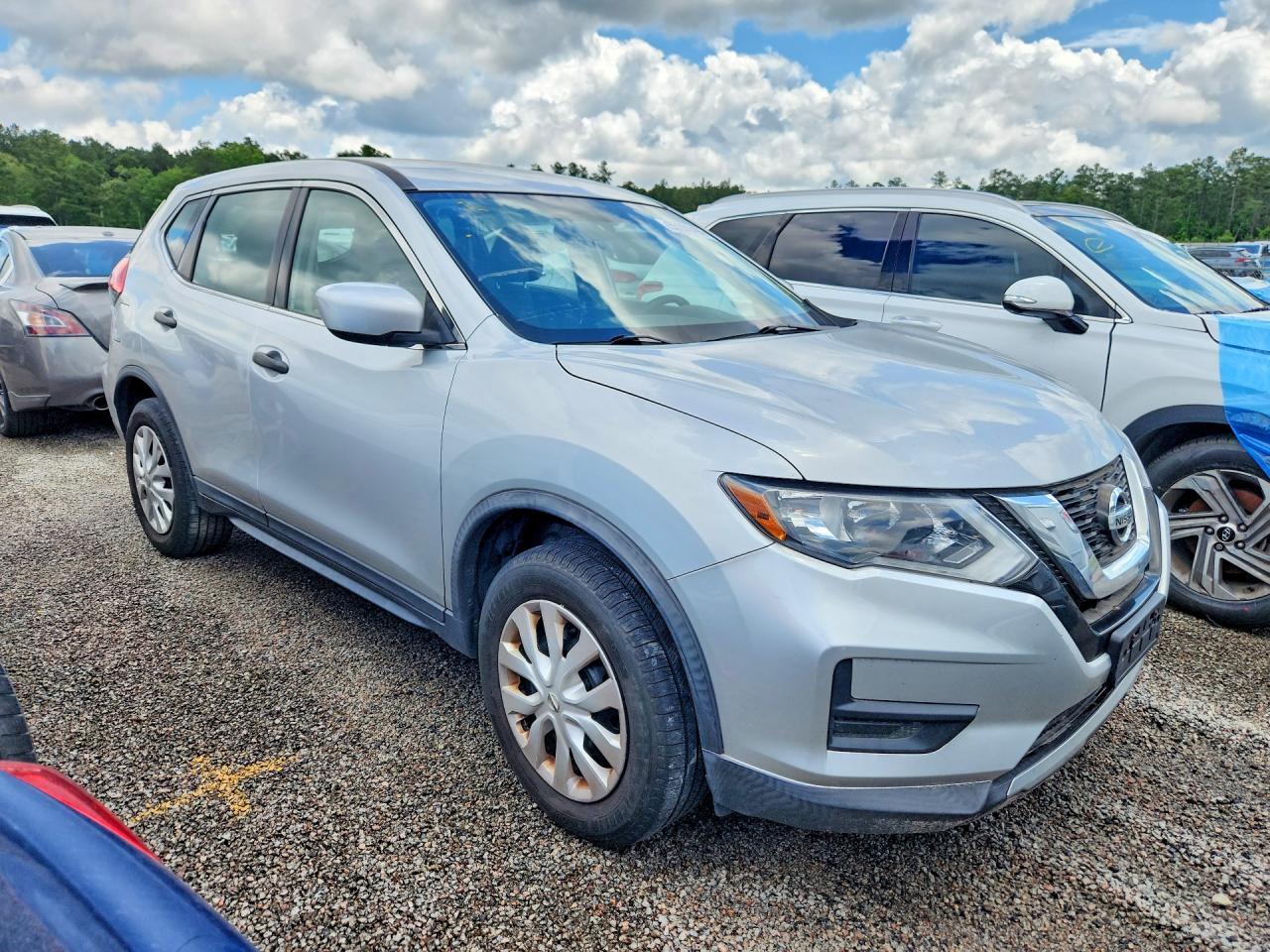 2017 Nissan Rogue S - Фото 4