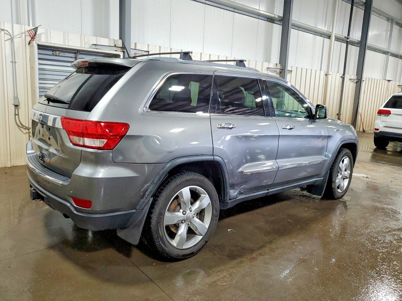 2012 Jeep Grand Cherokee Overland - Image 3