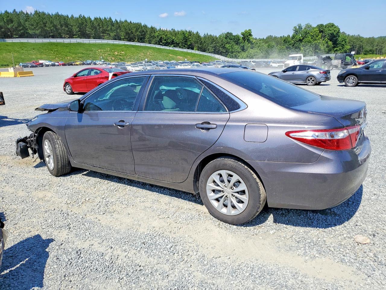 2015 Toyota Camry Le - Фото 2