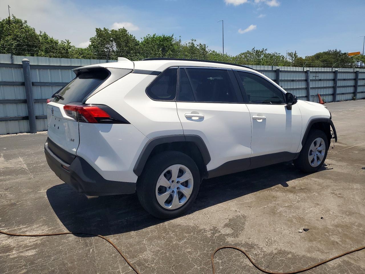2021 Toyota Rav4 Le - Фото 3