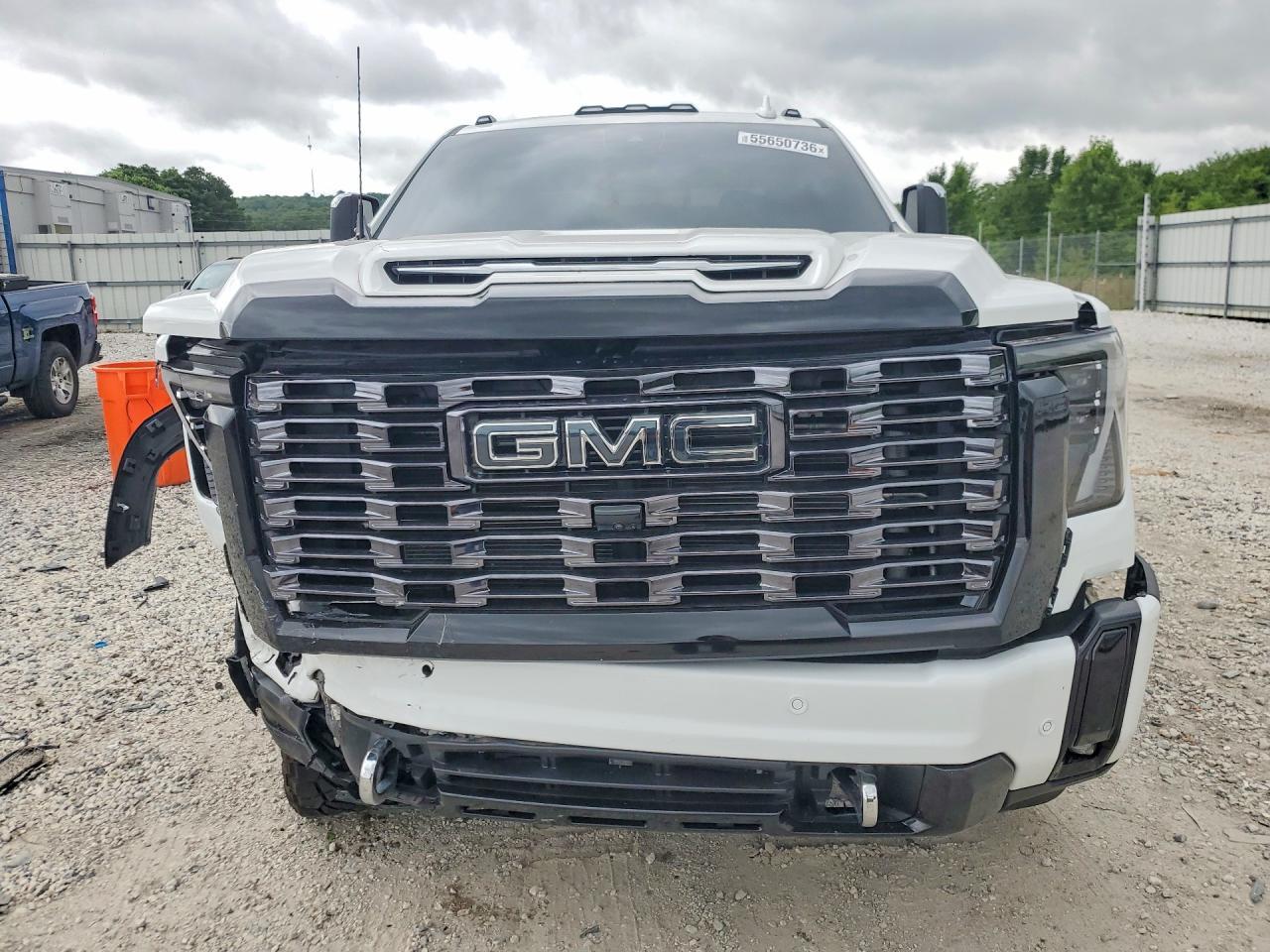 2025 GMC Sierra K2500 Denali Ultimate - Image 5