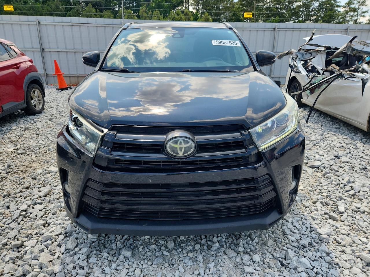 2017 Toyota Highlander Se - Фото 5