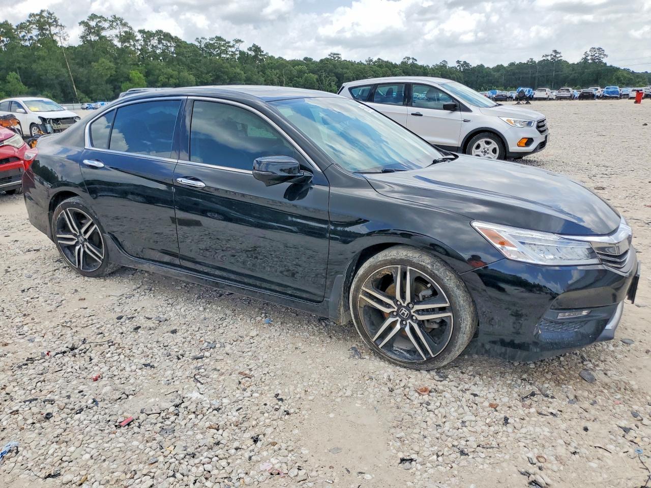 2017 Honda Accord Touring - Image 4