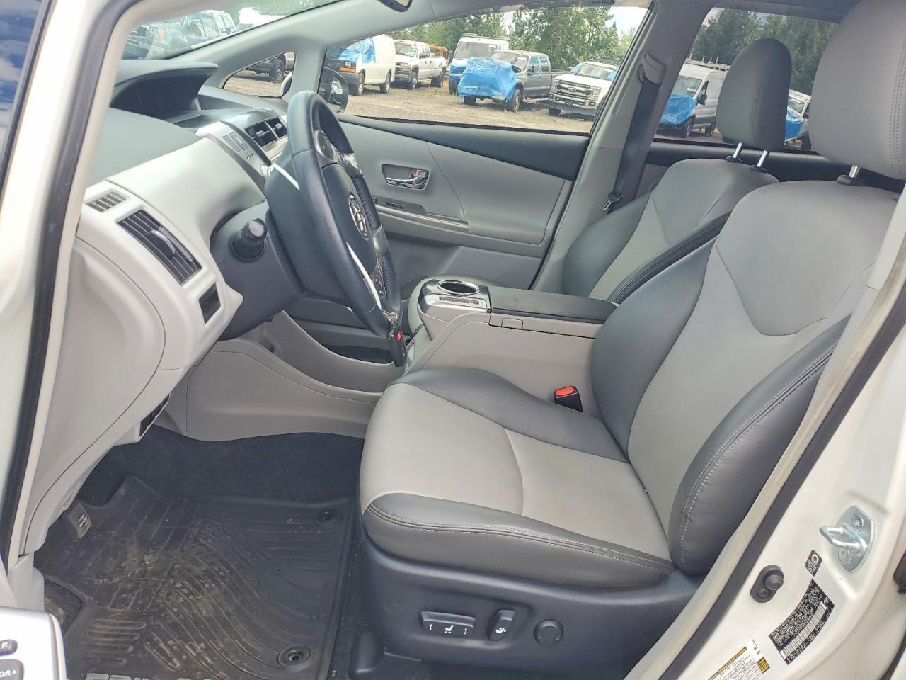 2017 Toyota Prius V Five - Фото 7