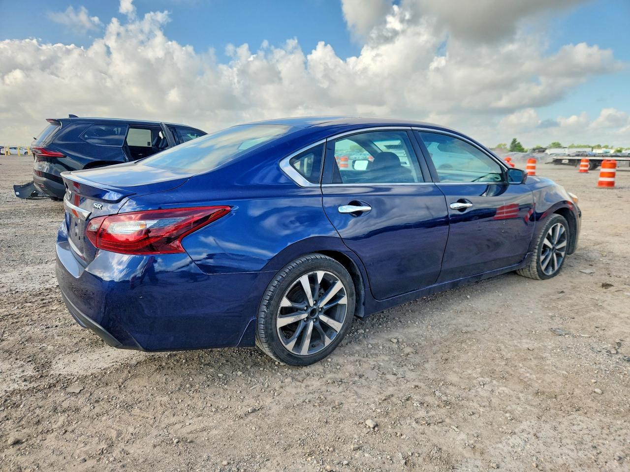 2017 Nissan Altima 2.5 Sr - Image 3
