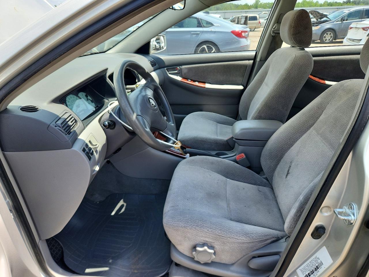 2004 Toyota Corolla Le - Image 7