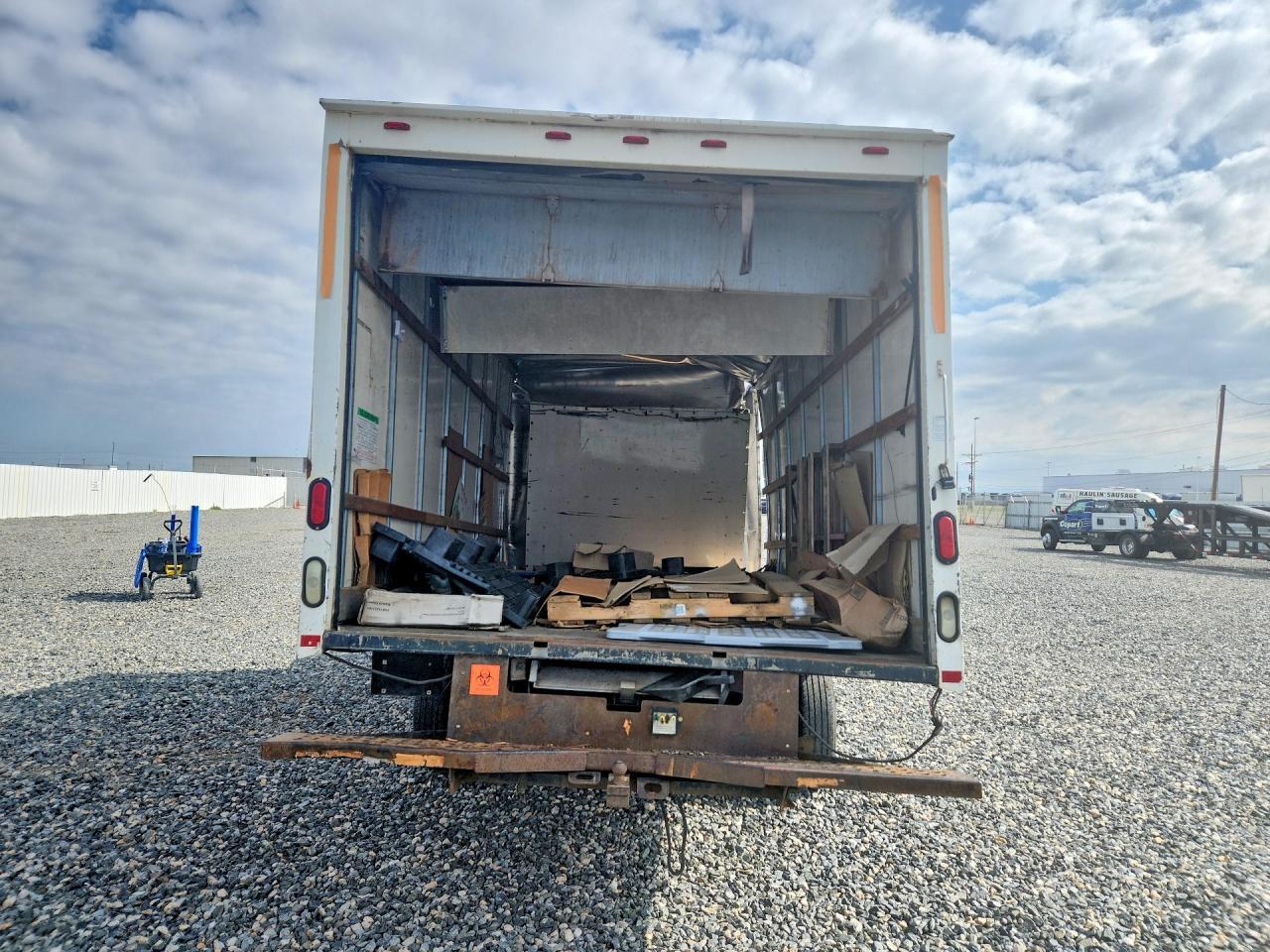 2006 GMC Savana Box Truck - Image 6