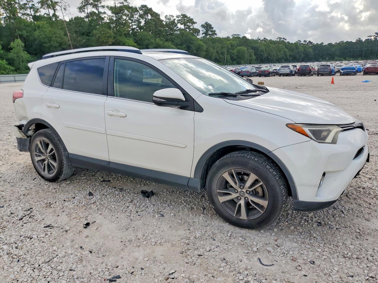 2016 Toyota Rav4 Xle - Image 4