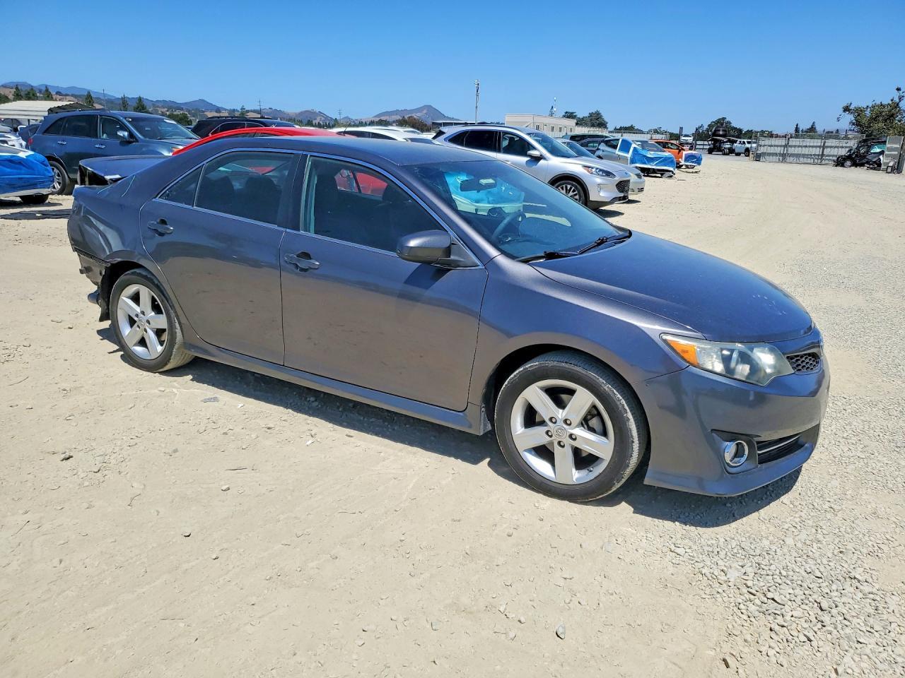 2014 Toyota Camry Se - Image 4