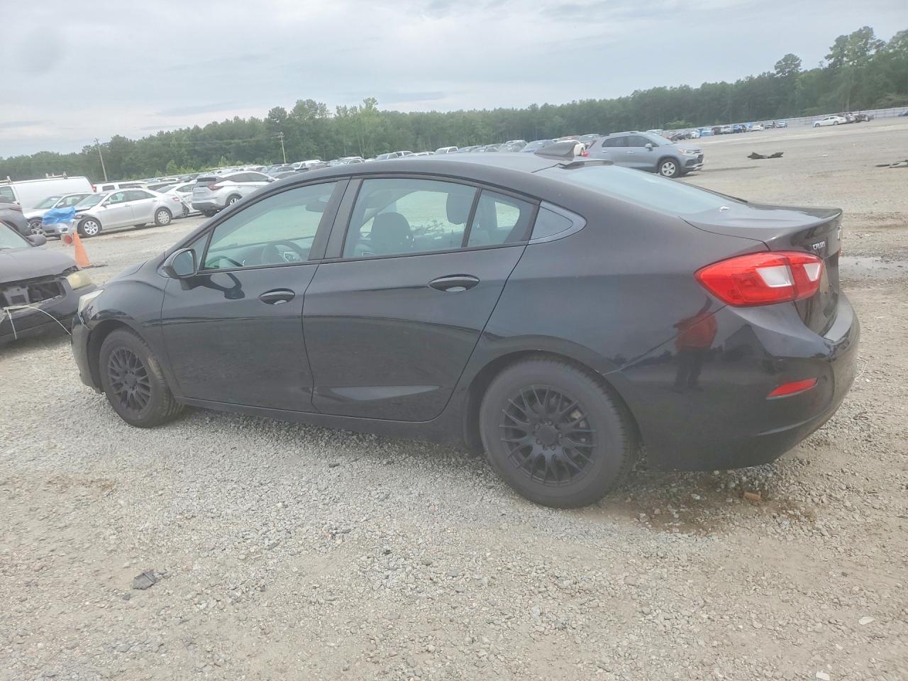 2018 Chevrolet Cruz - Фото 2