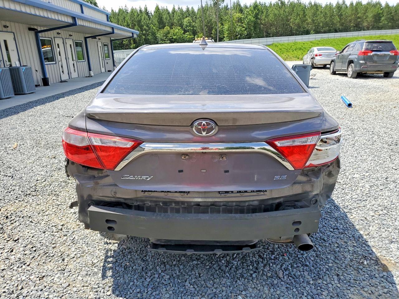 2015 Toyota Camry Se - Фото 6