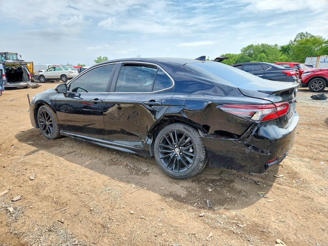 2022 Toyota Camry Se - Image 2