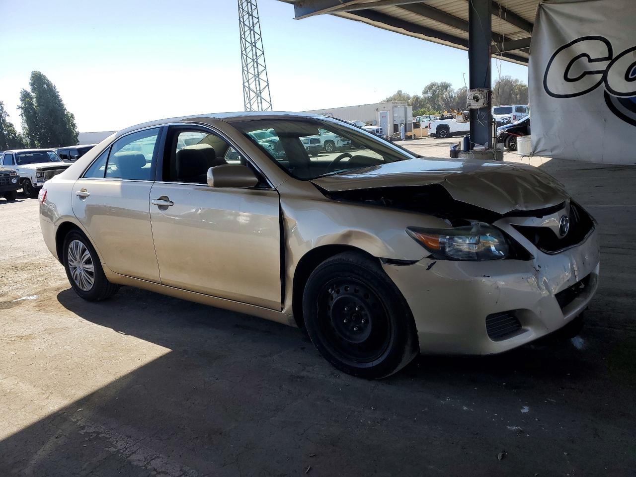 2010 Toyota Camry Le - Фото 4